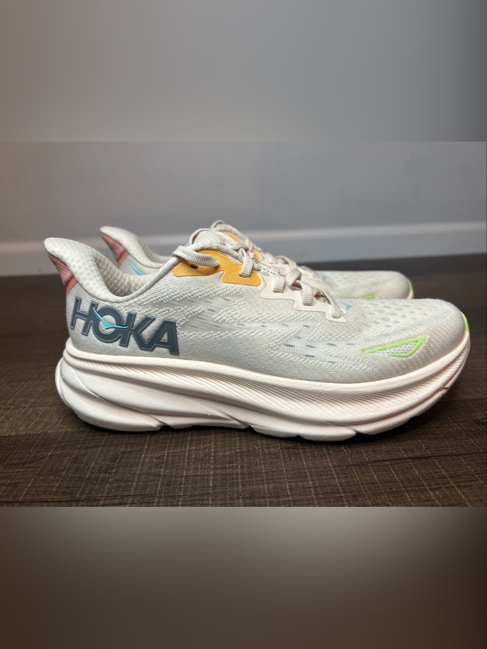 Hoka One One Clifton 9 Women’s Mesh Lace-Up Running Shoes Vanilla Astral Sz 6.5
